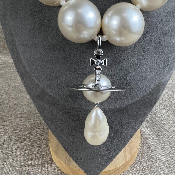 NEW Vivienne Westwood Giant Faux Pearl Necklace Silver - Picture 3 of 9